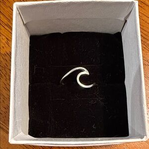 Elegant Sterling Silver Wave Ring Sz 6